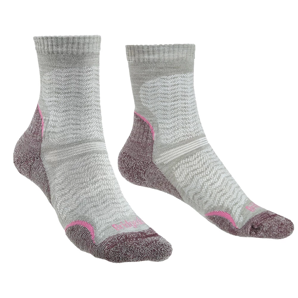 Bridgedale Womens Hike Ultra Light T2 Merino Endurance Crew Socks (Aubergine)